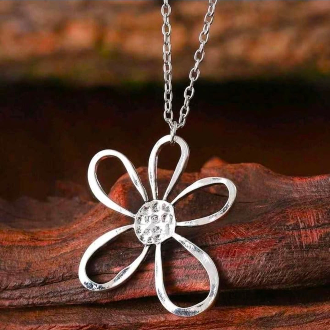 Hollow Flower Pendant Necklace